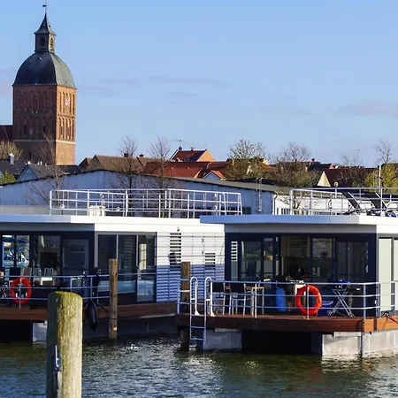 Hausboot Schwimmendes Haus In Ribnitz-damgarten, Cleaning Included بوتيل