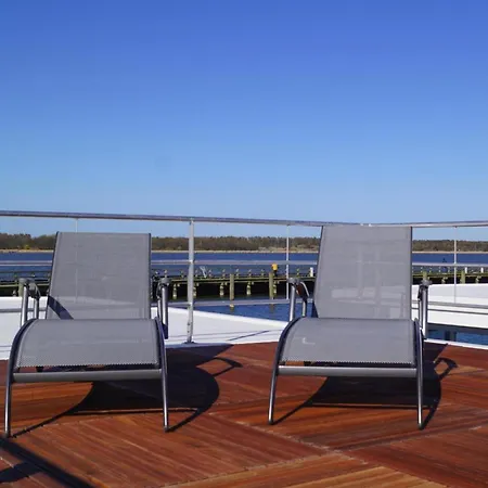 Hausboot Schwimmendes Haus In Ribnitz-damgarten, Cleaning Included ريبنيتس-دامغارتن