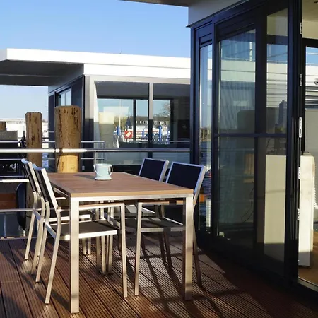 Hausboot Schwimmendes Haus In Ribnitz-damgarten, Cleaning Included بوتيل ريبنيتس-دامغارتن