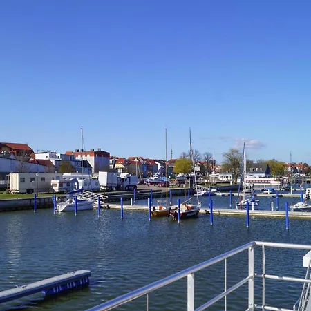 بوتيل Hausboot Schwimmendes Haus In Ribnitz-damgarten, Cleaning Included